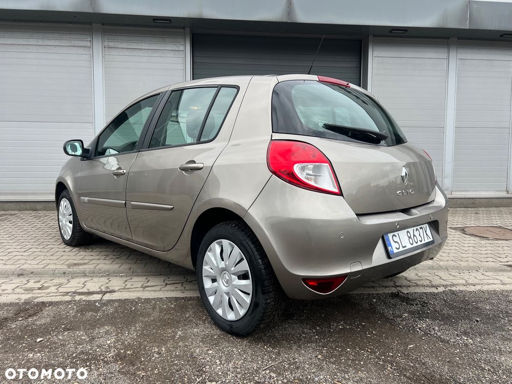 Renault Clio 1.2 16V Alize - 13