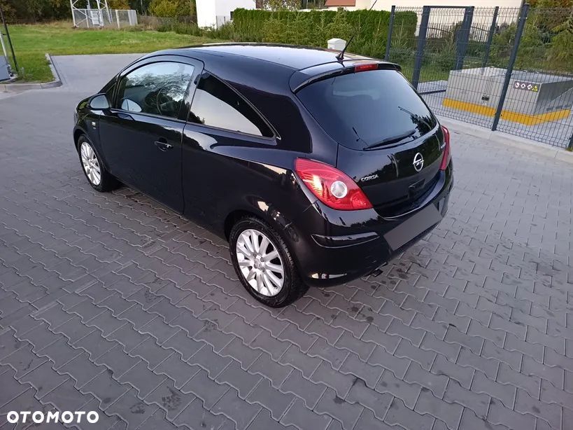 Opel Corsa 1.2 16V Essentia - 4