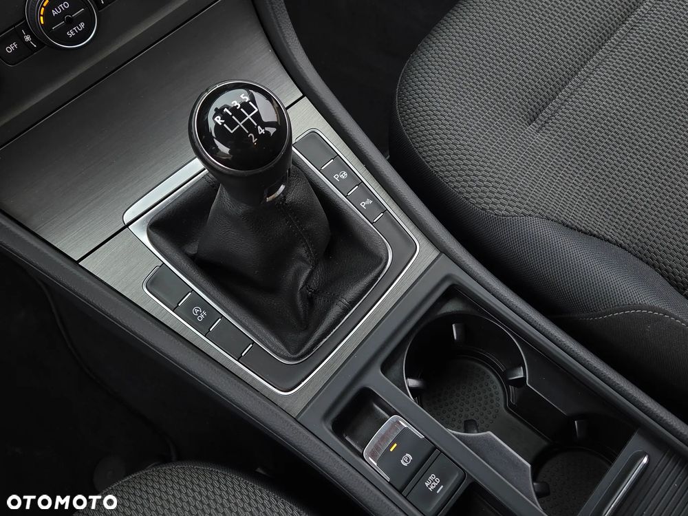 Volkswagen Golf 1.6 TDI BlueMotion Technology Comfortline - 35