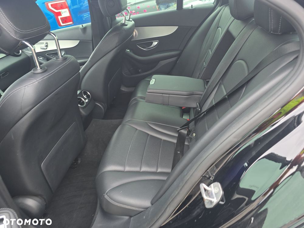 Mercedes-Benz Klasa C 300 9G-TRONIC - 8