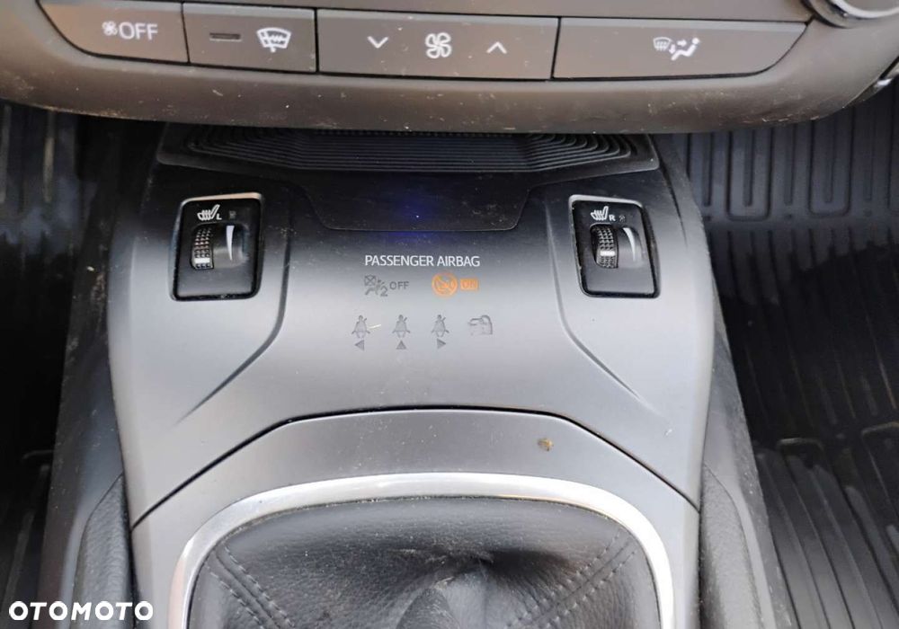 Toyota Avensis - 16