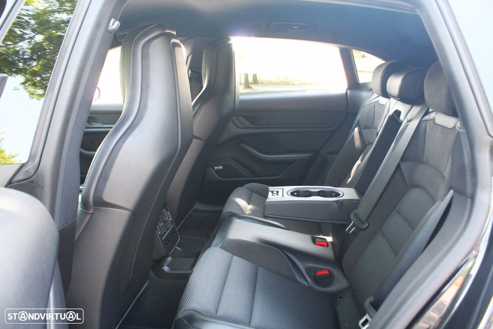 Porsche Taycan Cross Turismo 4 - 41