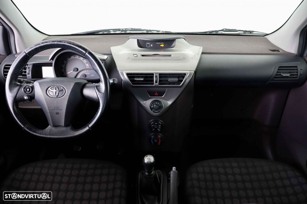 Toyota iQ 1.0 VVT-i Essential - 17