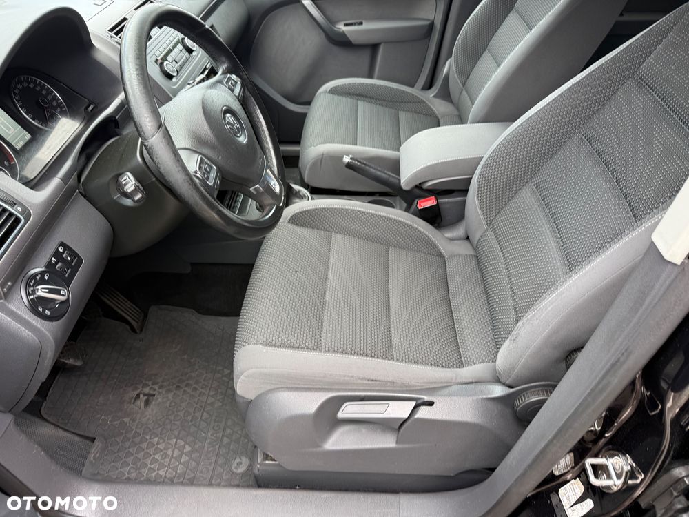Volkswagen Touran - 22