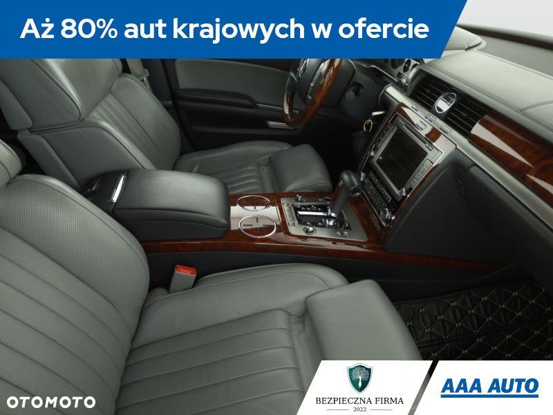 Volkswagen Phaeton - 11