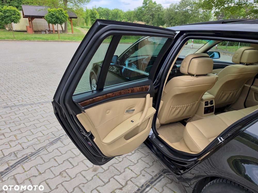 BMW Seria 5 525xd - 29