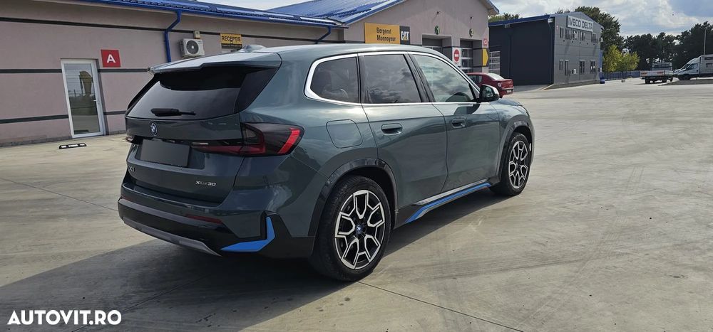BMW iX1 xDrive30 - 13