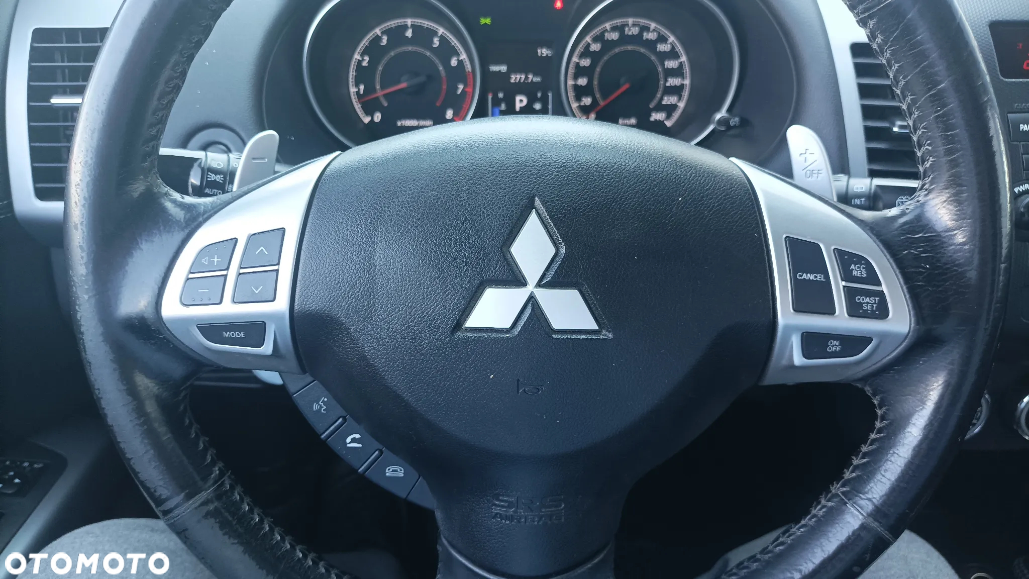Mitsubishi Outlander 2.4 Intense + CVT - 17