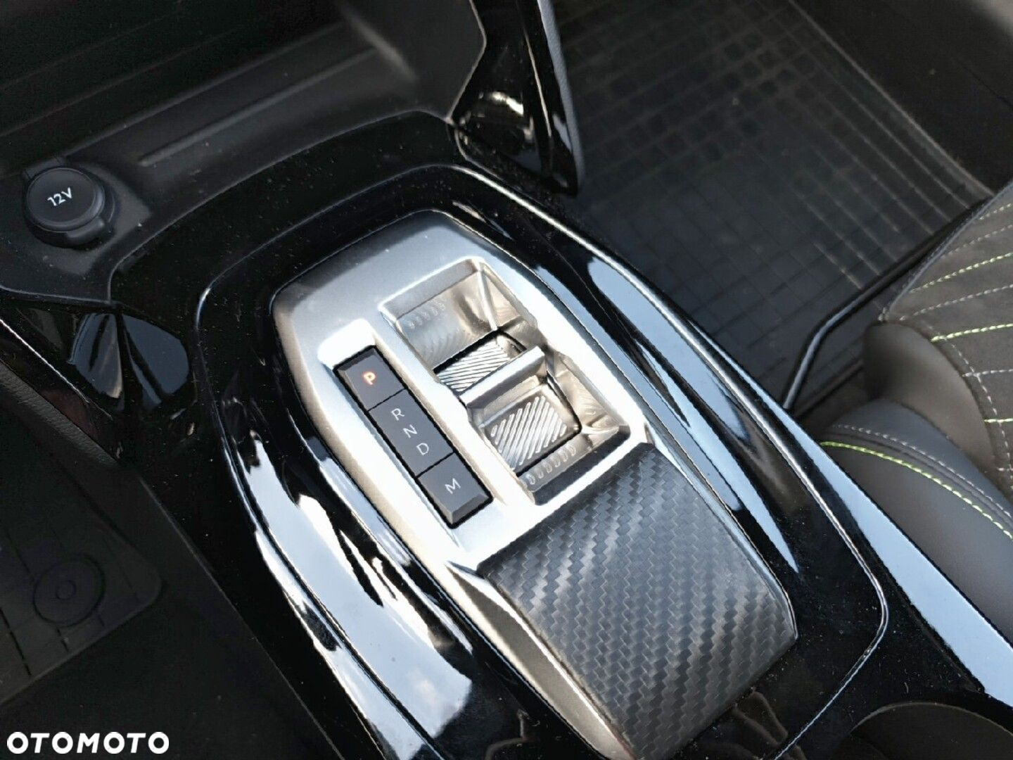 Peugeot 208 - 13