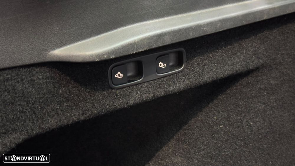 Tesla Model Y Long Range Dual Motor AWD - 43