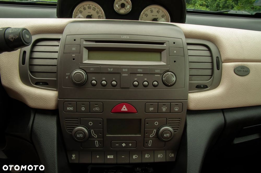 Lancia Ypsilon 1.2 16v Class - 17