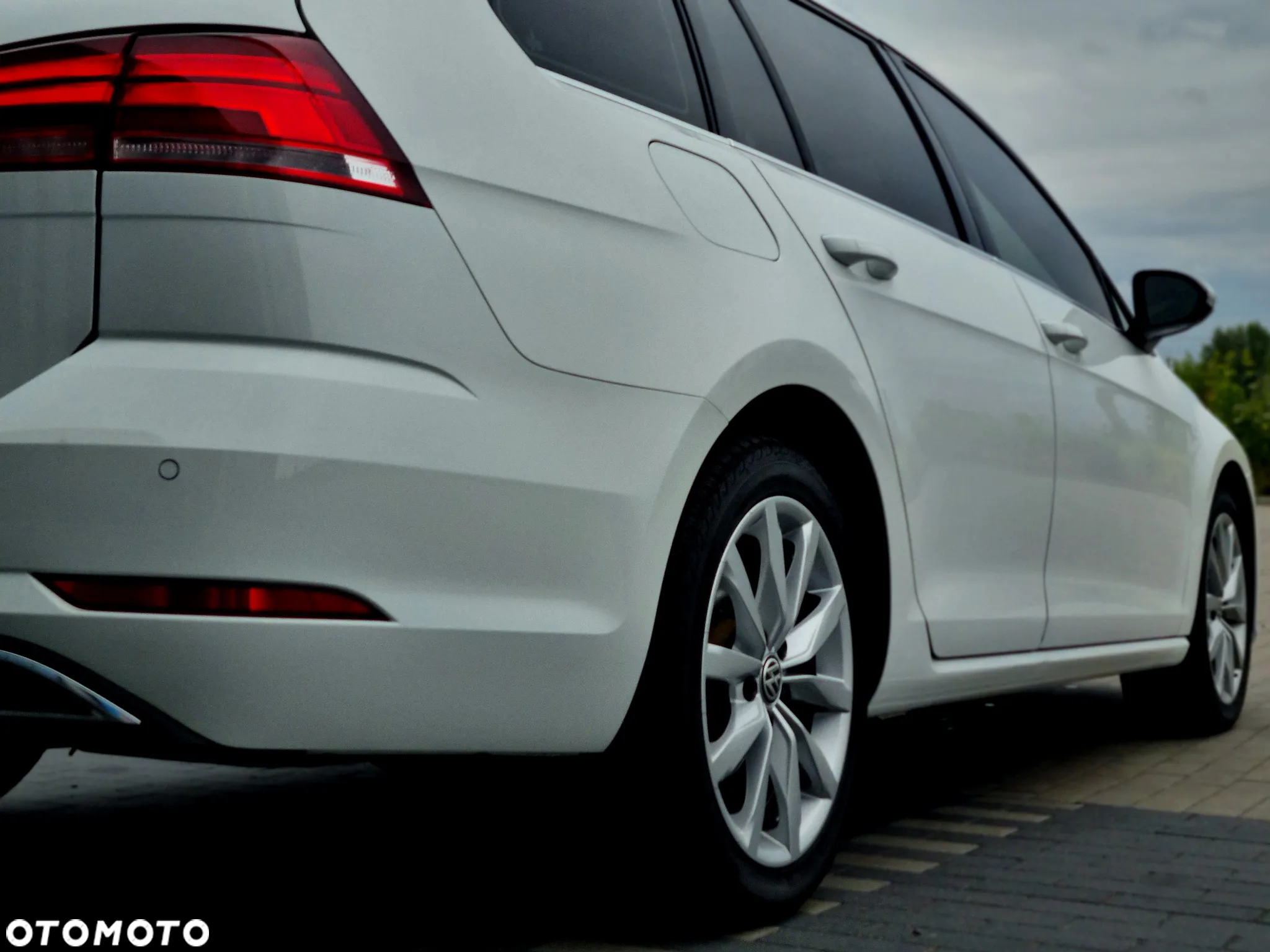 Volkswagen Golf 2.0 BlueTDI DSG Highline - 15