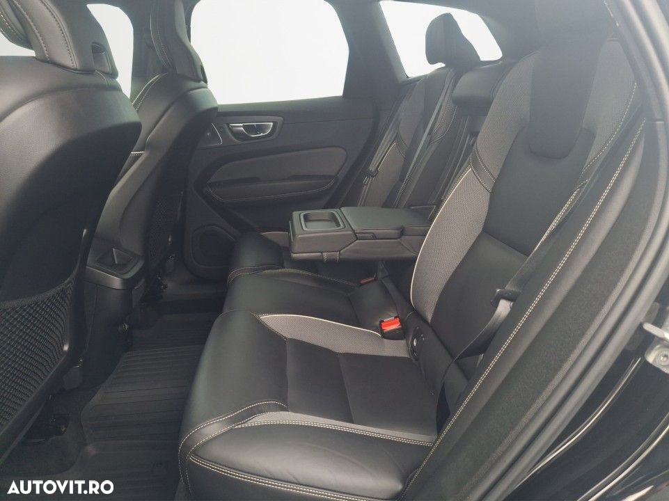 Volvo XC 60 B5 MHEV AWD R-Design - 13