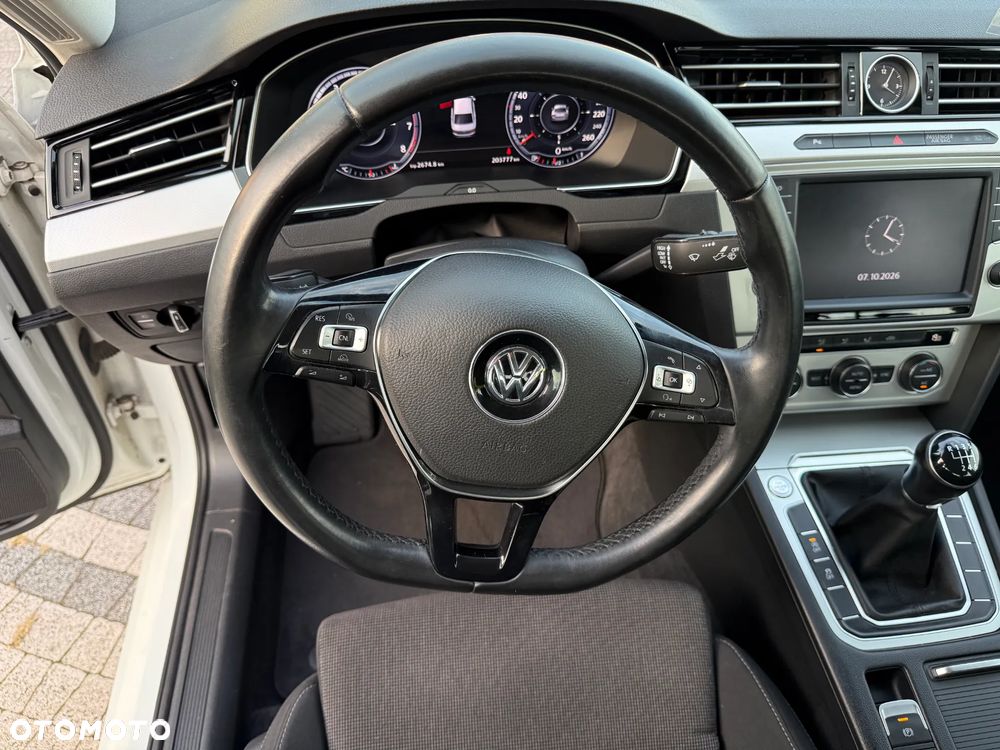 Volkswagen Passat - 17