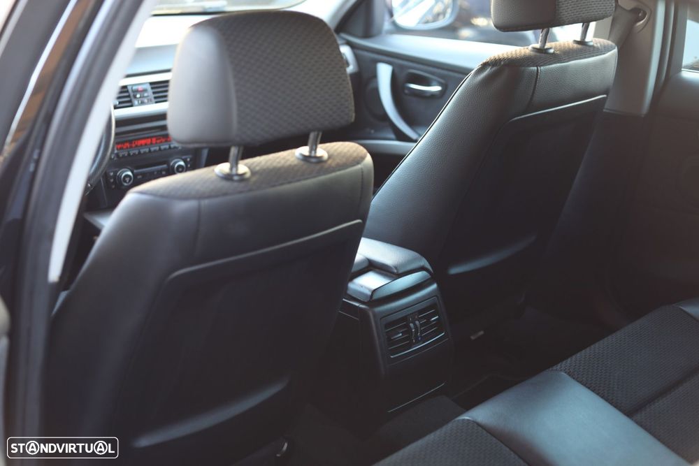 BMW 318 d Line Sport - 25