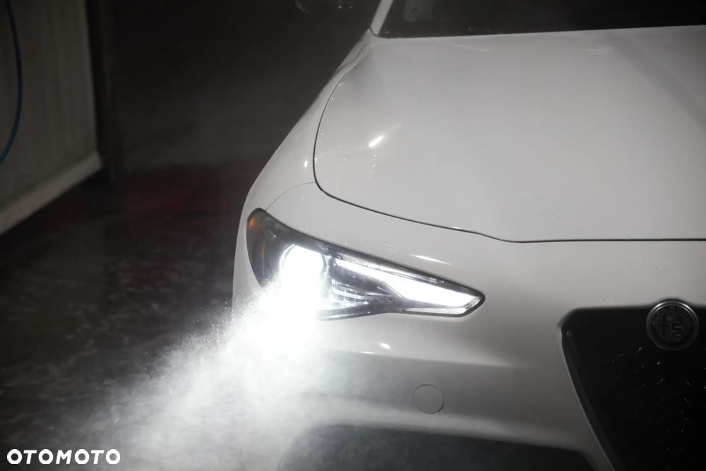 Alfa Romeo Giulia 2.0 Turbo 16V AT8-Q4 Ti - 31
