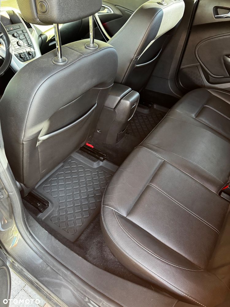 Opel Astra 1.6 T Cosmo - 30