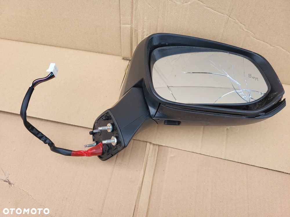 LUSTERKO PRAWE TOYOTA RAV IV V 12PIN