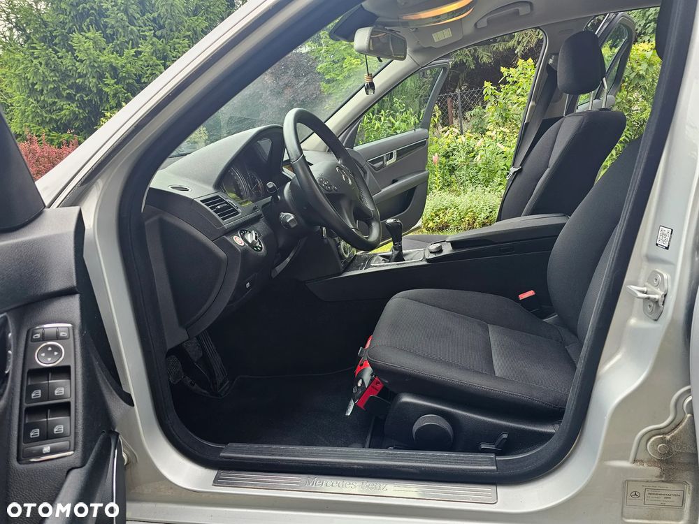 Mercedes-Benz Klasa C 180 Kompressor BlueEFFICIENCY - 23