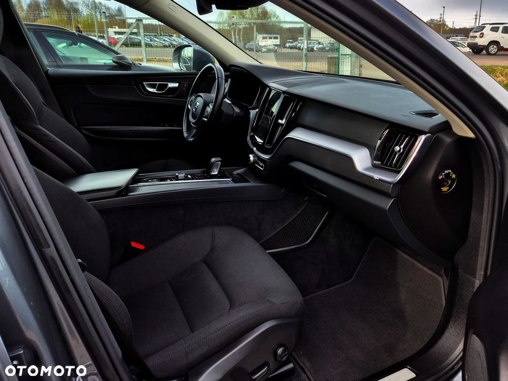 Volvo XC 60 B4 D AWD Geartronic Momentum Pro - 36