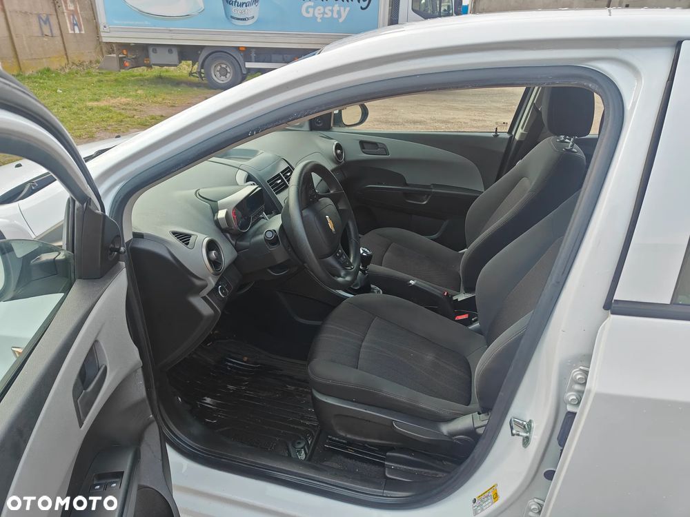 Chevrolet Aveo 1.2 LT - 23