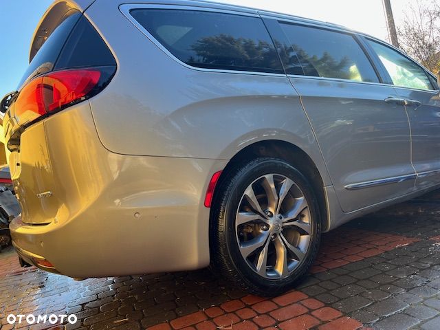 Chrysler Pacifica - 17