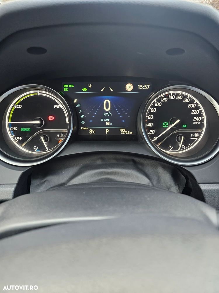 Toyota Camry Executive - 13