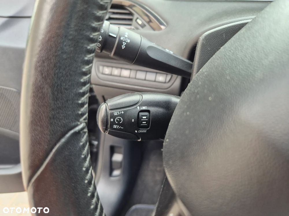Peugeot 208 1.6 BlueHDi Allure S&S - 10