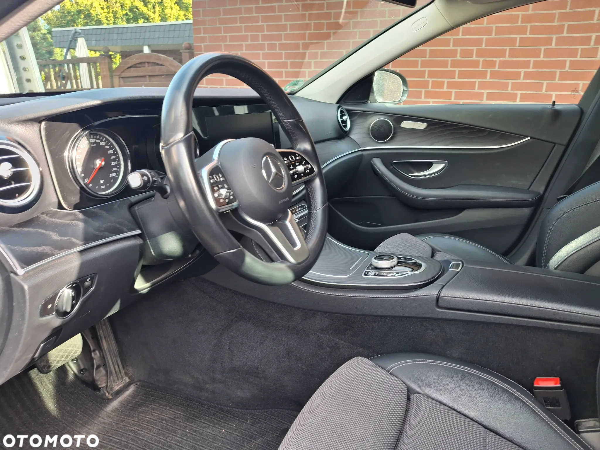 Mercedes-Benz Klasa E 220 d 9G-TRONIC - 22
