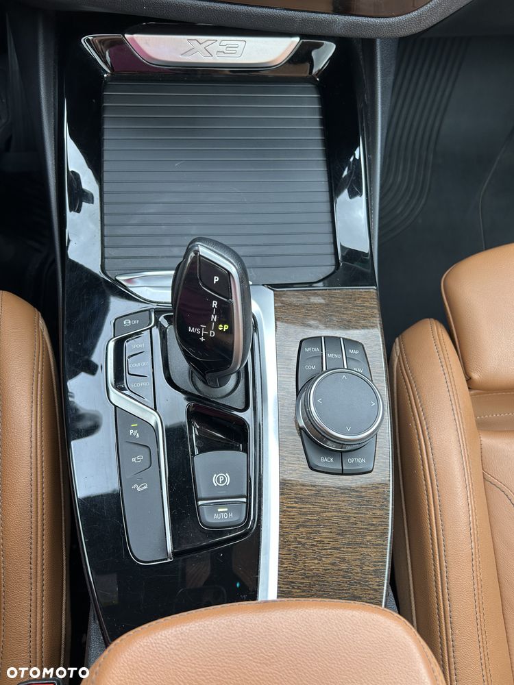 BMW X3 xDrive30i Luxury Line - 16