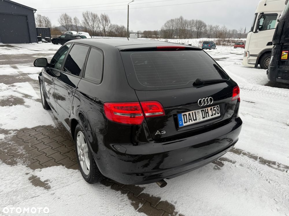 Audi A3 Sportback 1.6 TDI DPF S line Sportpaket - 9