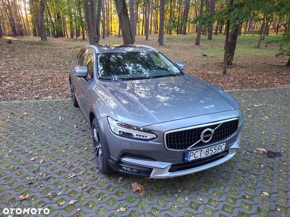 Volvo V90 Cross Country - 1