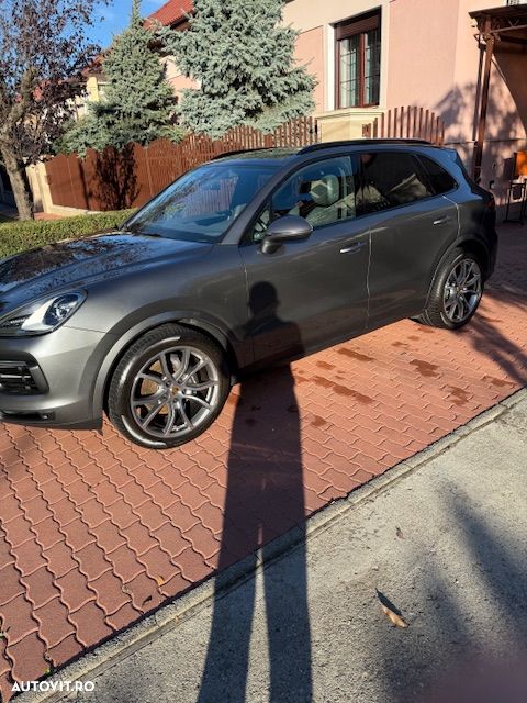 Porsche Cayenne - 4
