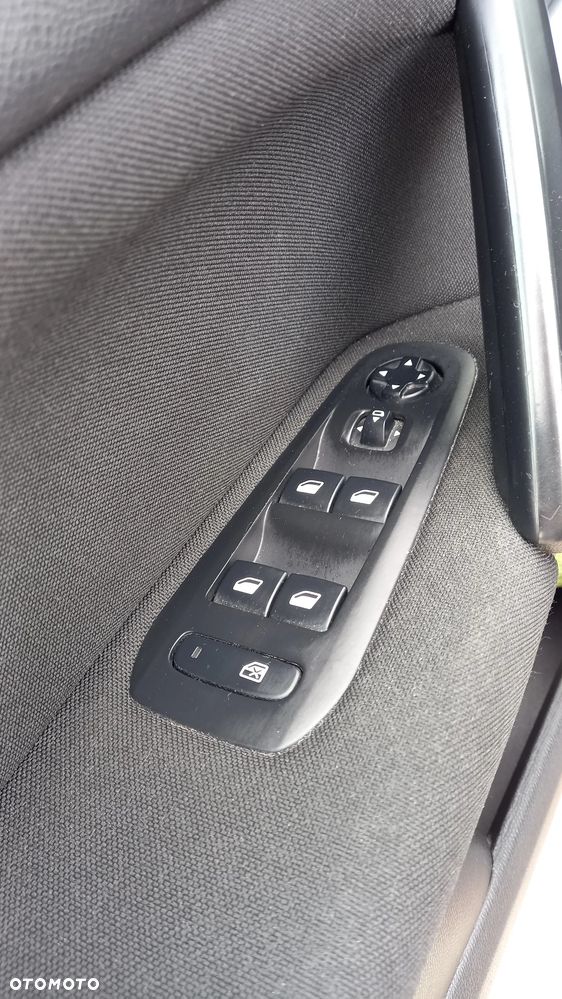 Peugeot 308 1.6 BlueHDi Allure S&S - 28