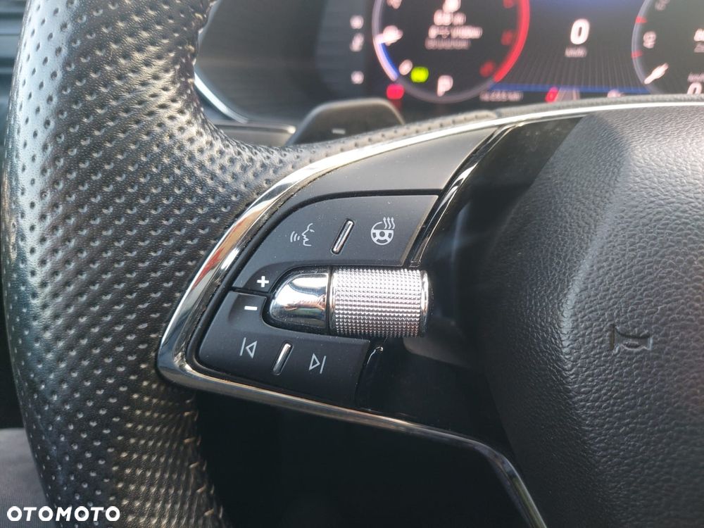 Skoda Superb 2.0 TDI DSG Sportline - 23