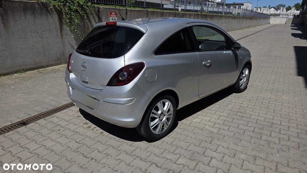 Opel Corsa 1.4 16V Sport - 2
