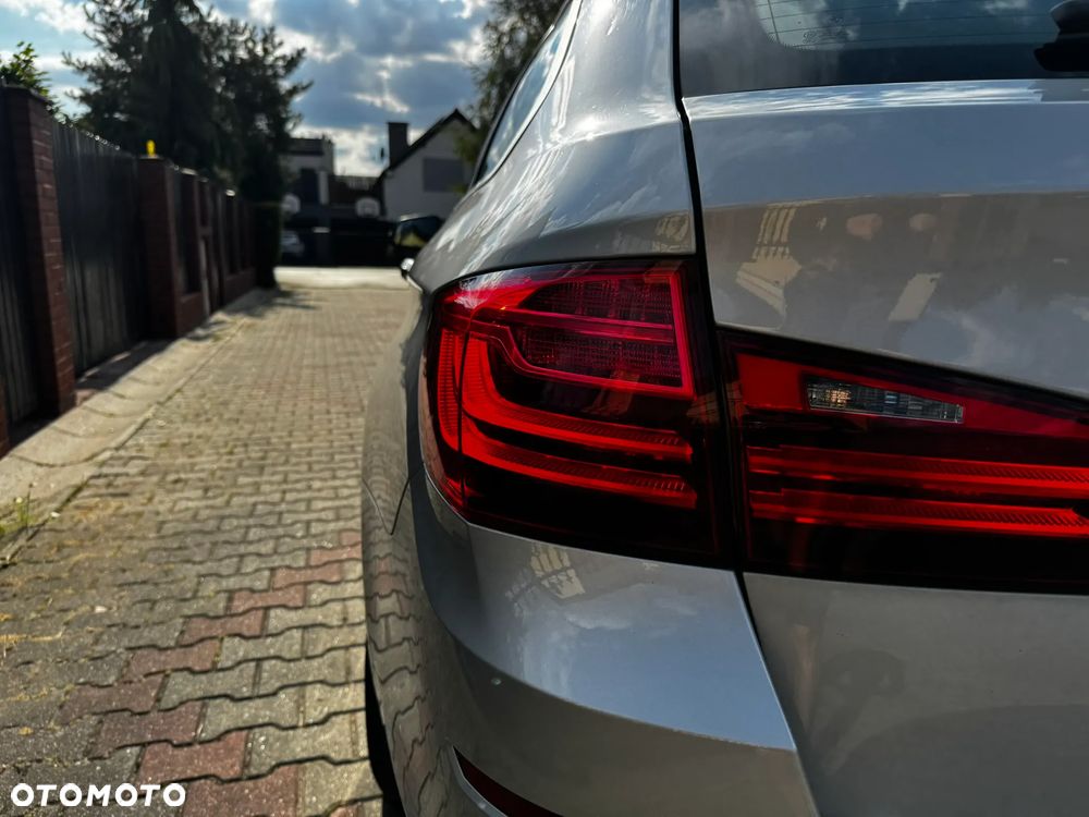 BMW Seria 5 525d xDrive Touring Luxury Line - 7