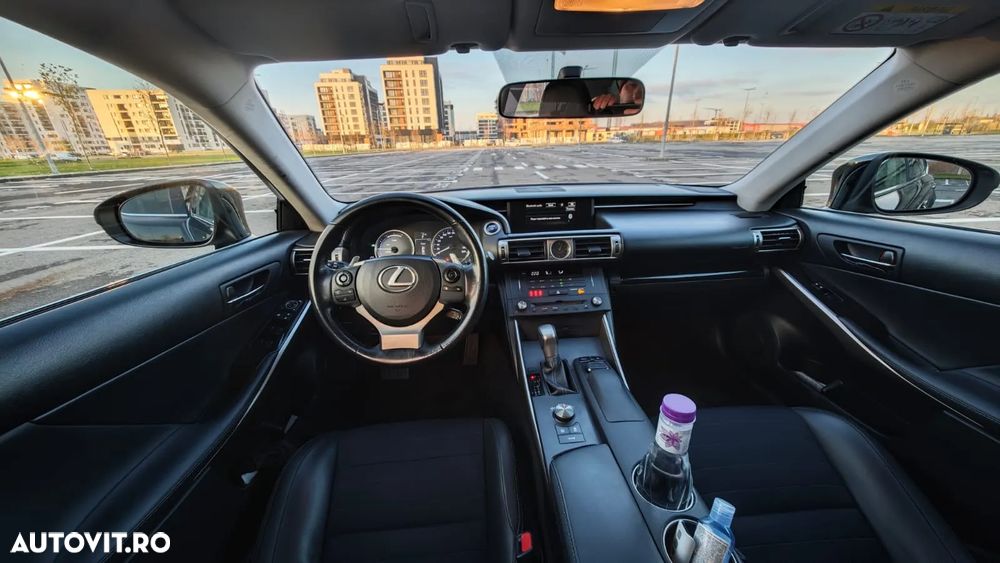 Lexus Seria IS 300h Aut. Executive - 9