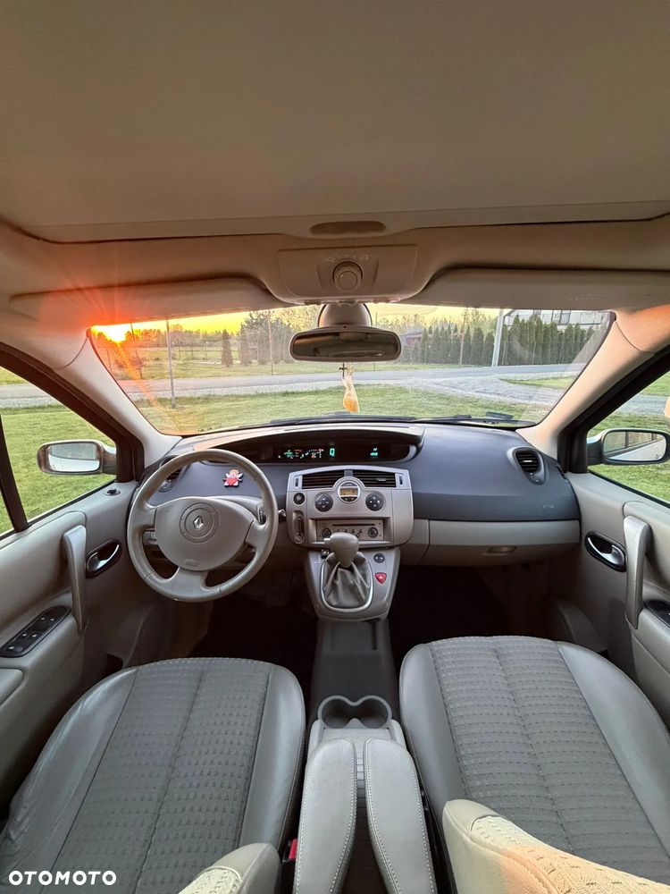 Renault Scenic 2.0 16V Avantage - 8