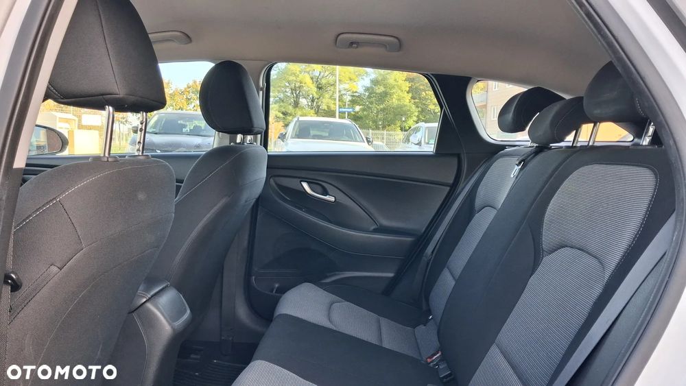 Hyundai i30 1.6 D Classic + - 9