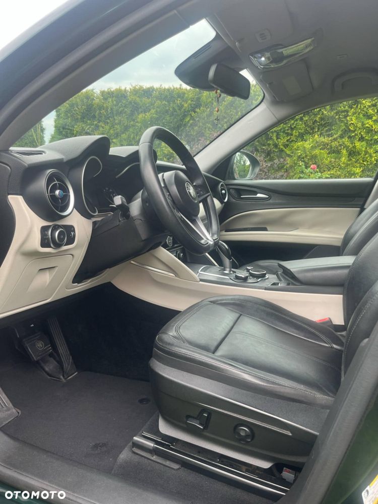 Alfa Romeo Stelvio - 11