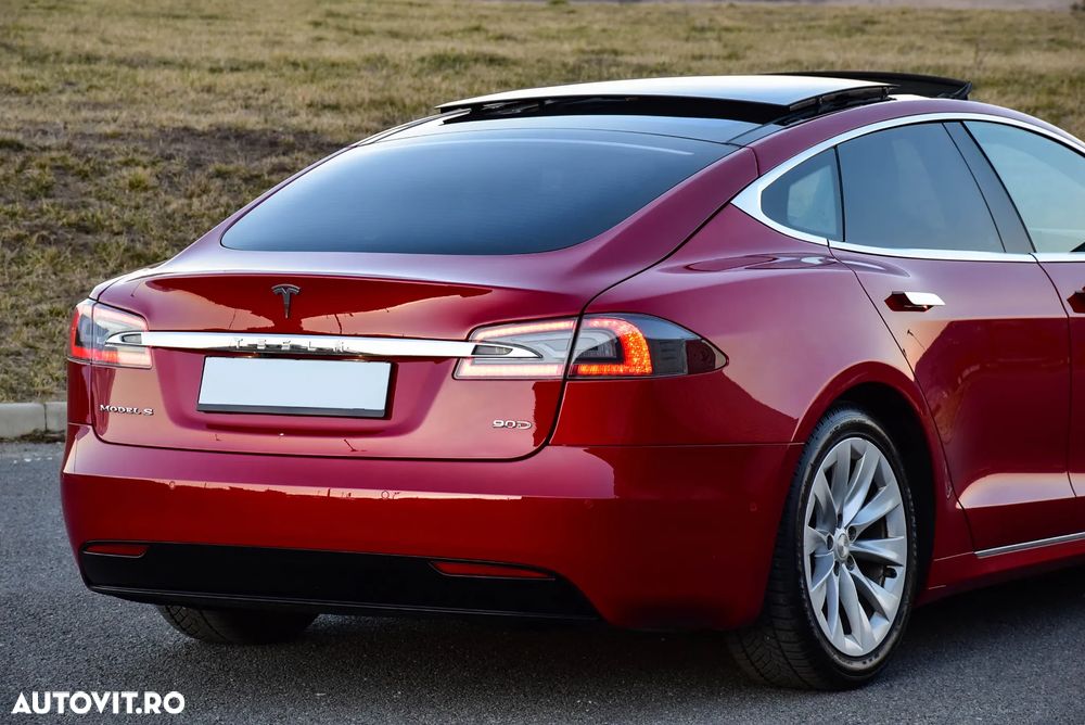 Tesla Model S - 9