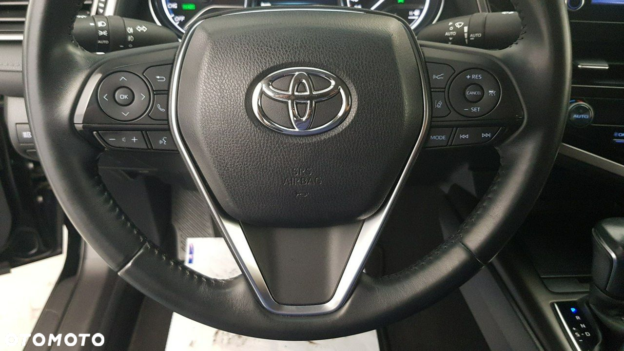 Toyota Camry - 25