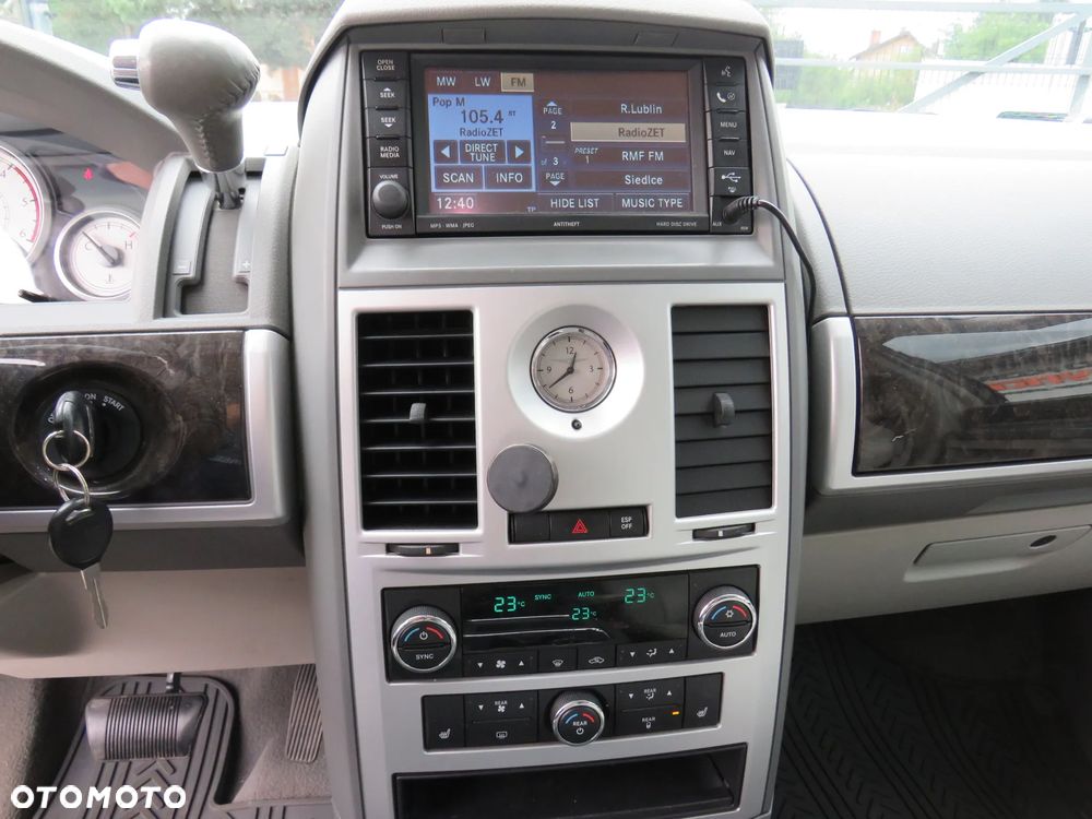Chrysler Grand Voyager 2.8 CRD Limited - 24