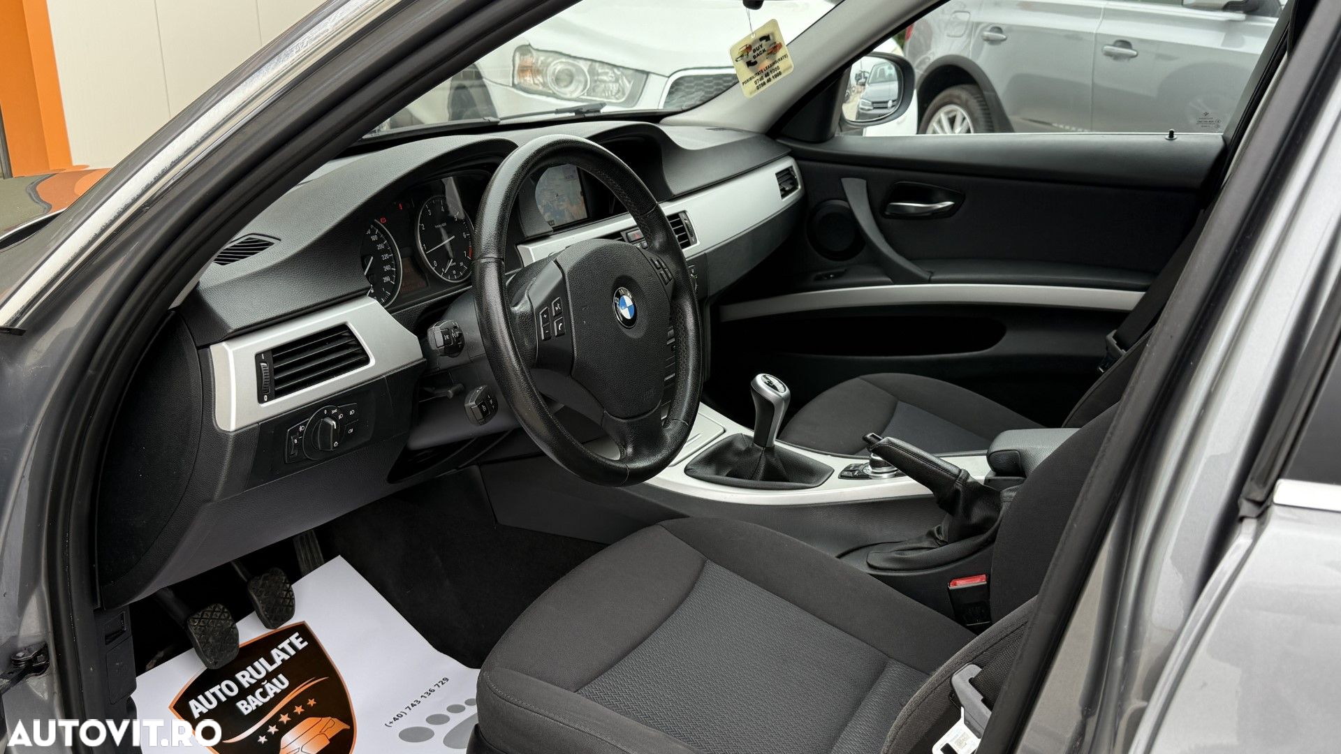 BMW Seria 3 316i Touring - 12