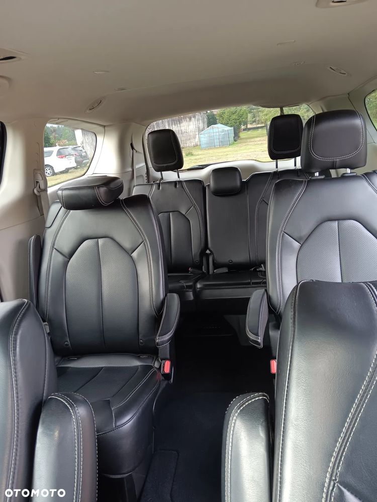 Chrysler Pacifica - 10