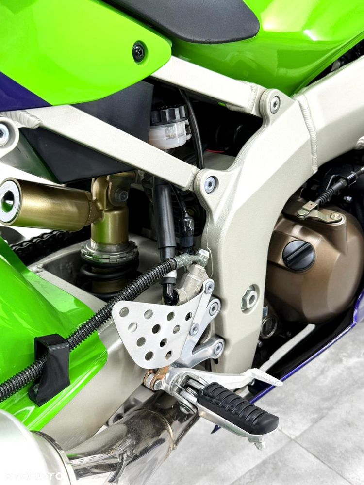 Kawasaki ZXR - 19