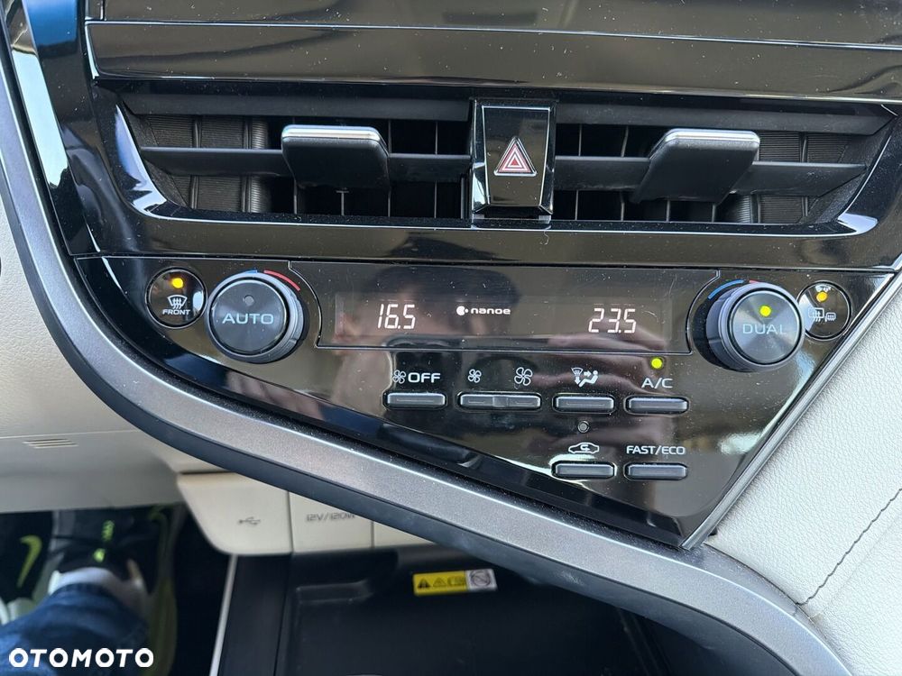Toyota Camry 2.5 Hybrid Executive CVT - 20
