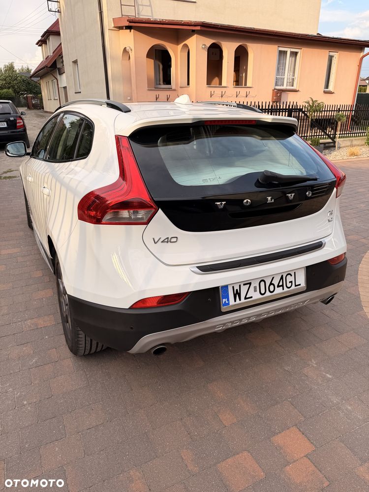 Volvo V40 Cross Country - 4