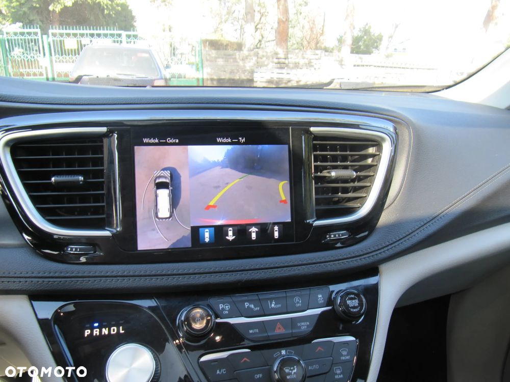 Chrysler Pacifica - 18